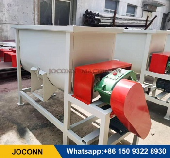 Horizontal mushroom mixing machine